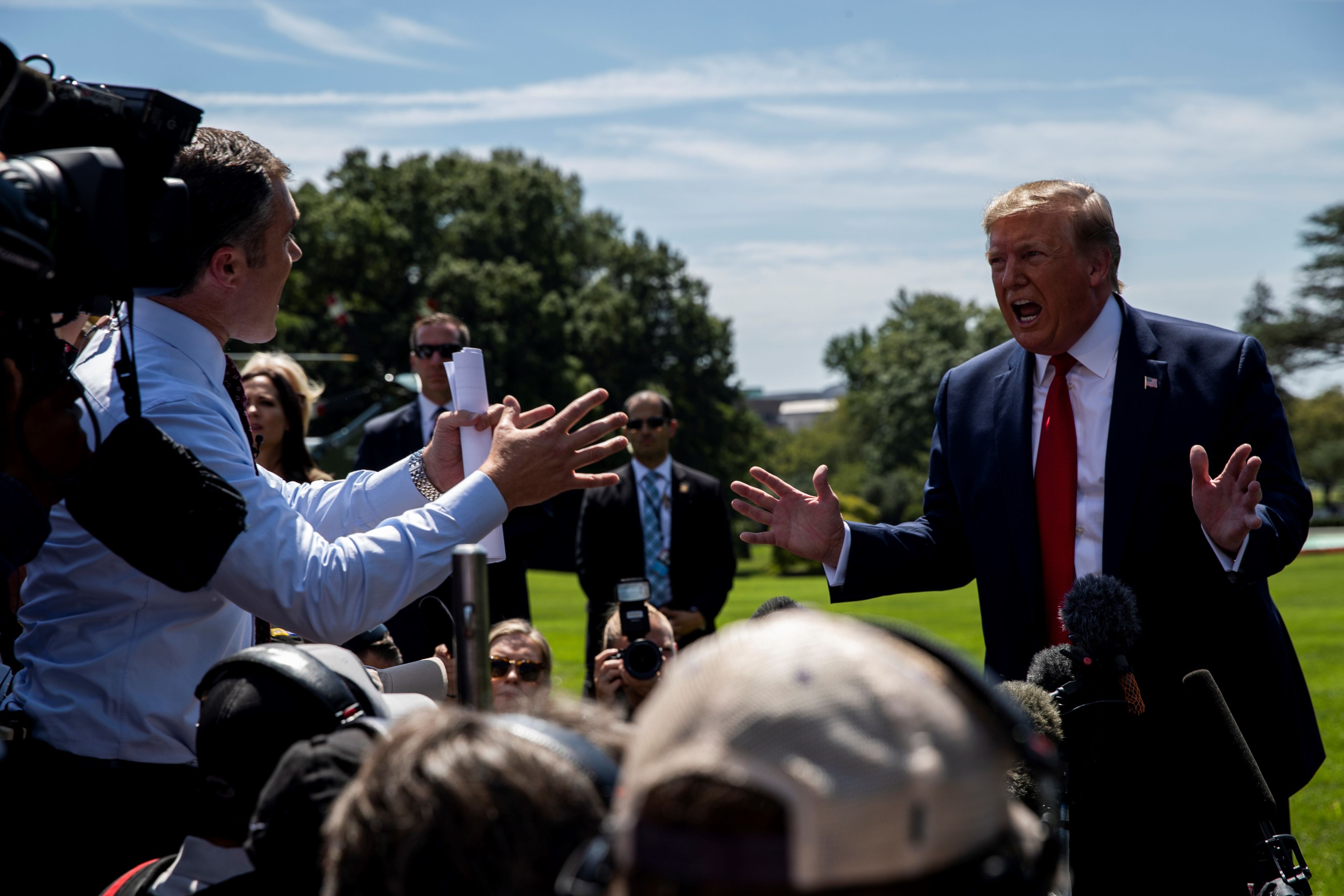 Peter Alexander questioning President Trump on the lawn